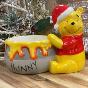 NWT Disney Winnie The Pooh with Santa Hat Glossy Ceramic Yellow Red Hunny Bowl